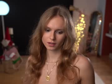 webcam girl chillwithkira live cam image #3412929