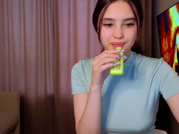 webcam girl angella_kleee live cam image #6329510