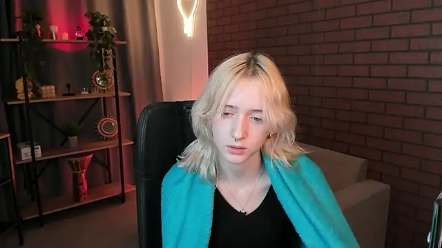 Stripchat busty sex cam BeeElle